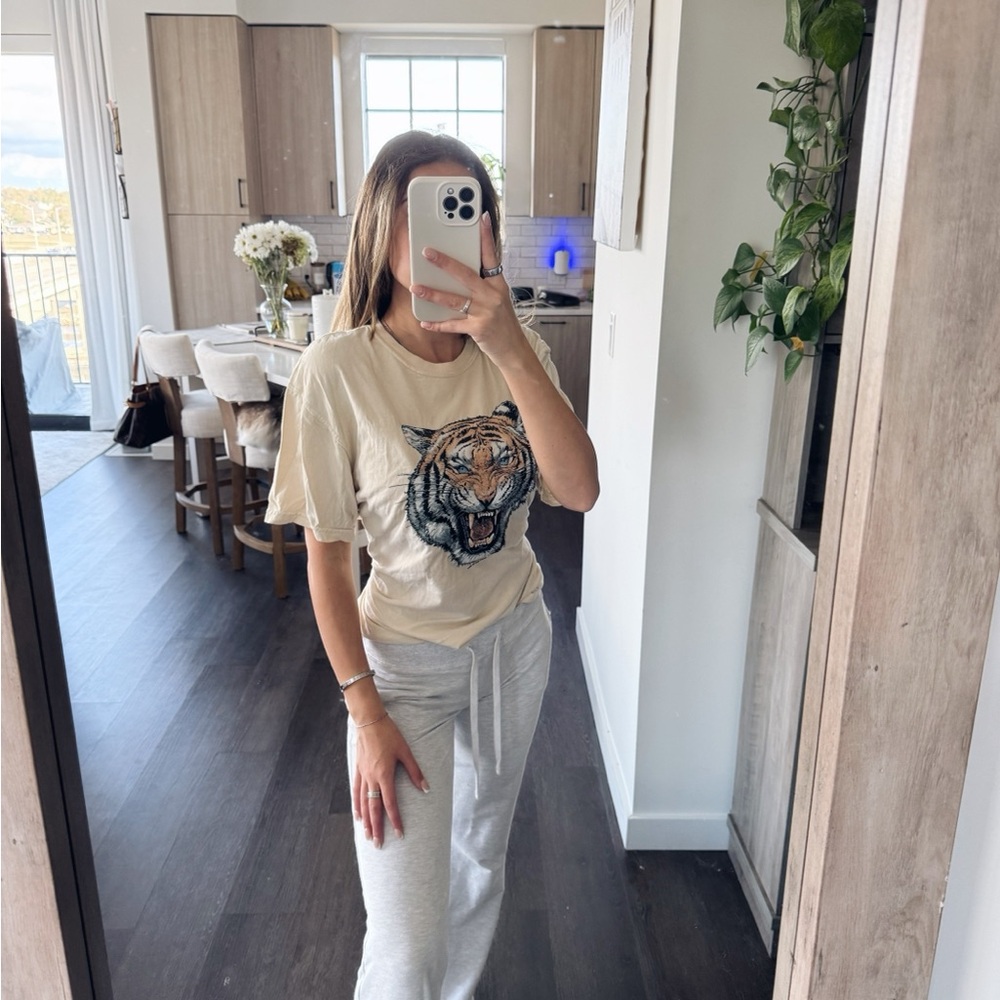 Comfort Colors Cream Tiger Graphic Tee (Size Large)